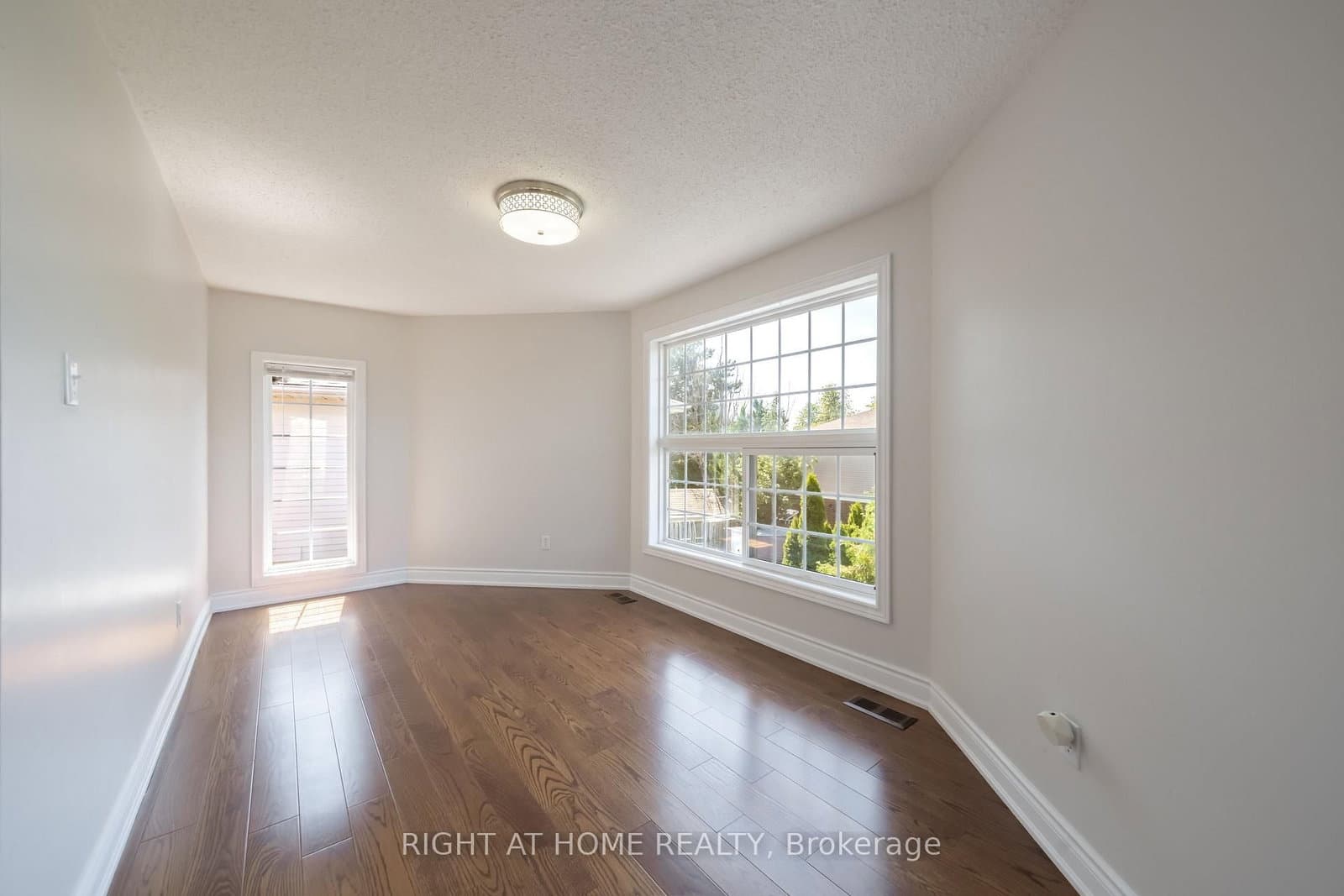 345 Mill Street S thumbnail 22