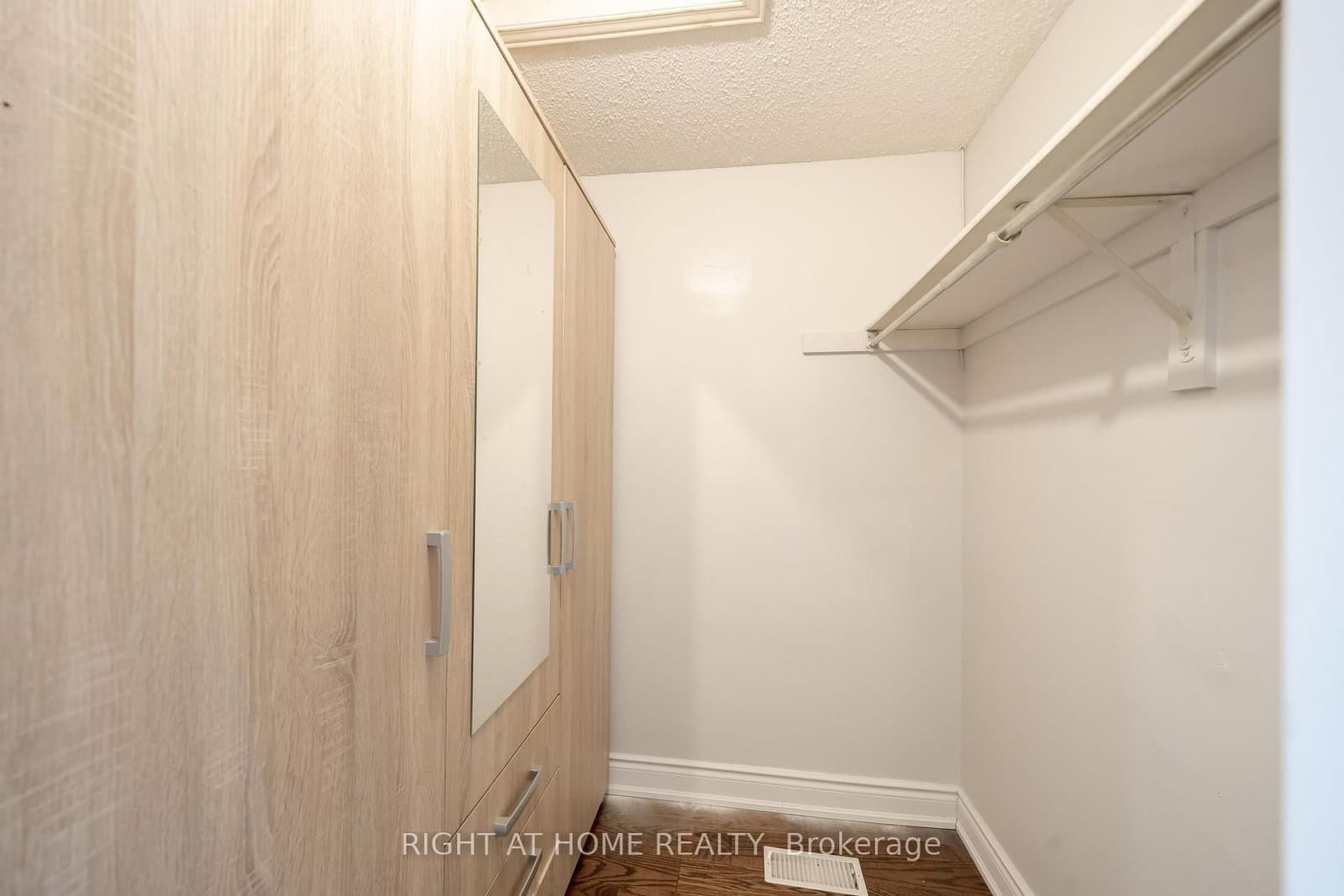 345 Mill Street S thumbnail 25