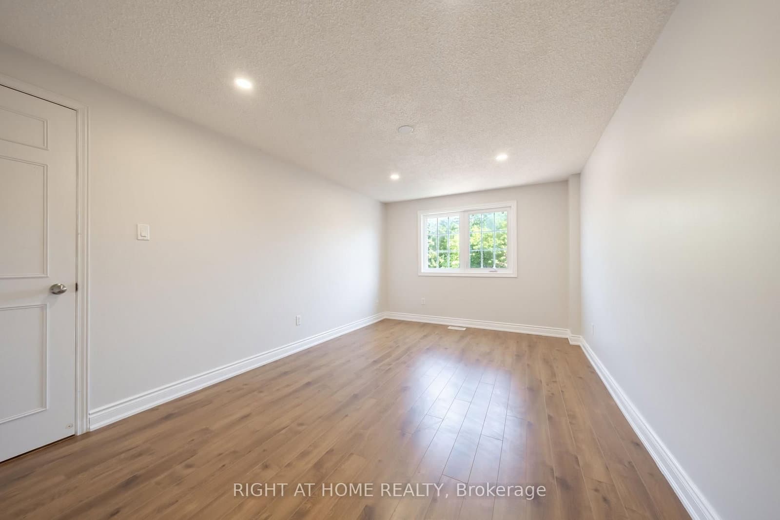 345 Mill Street S thumbnail 29