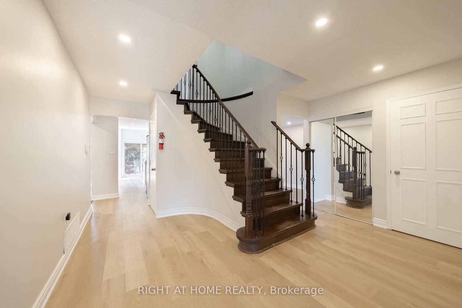 345 Mill Street S thumbnail 3