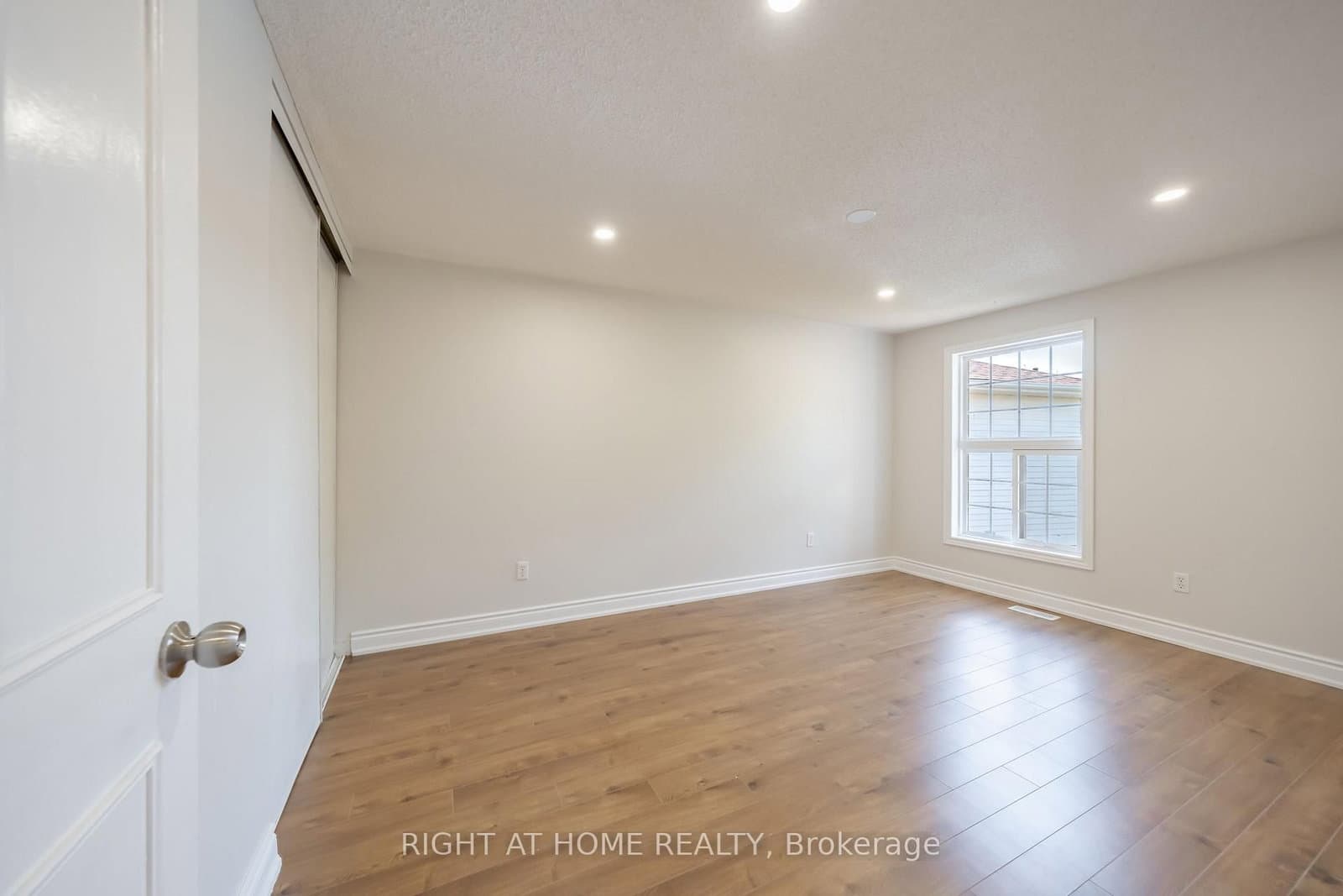 345 Mill Street S thumbnail 30
