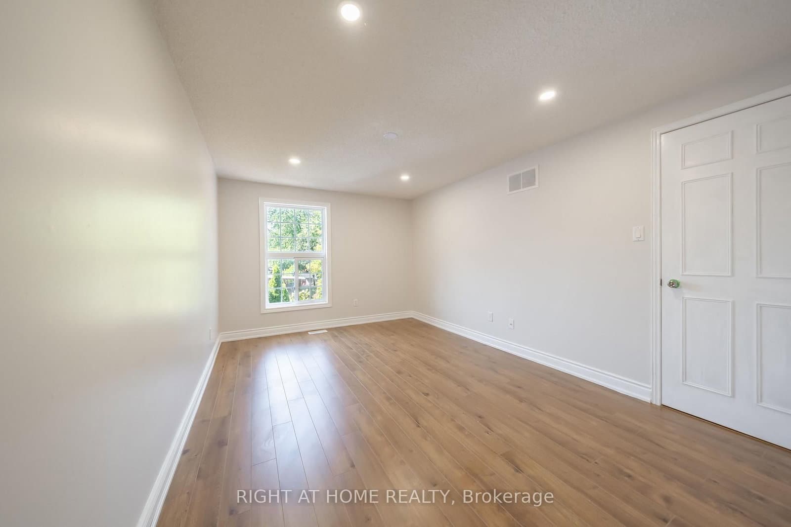 345 Mill Street S thumbnail 32