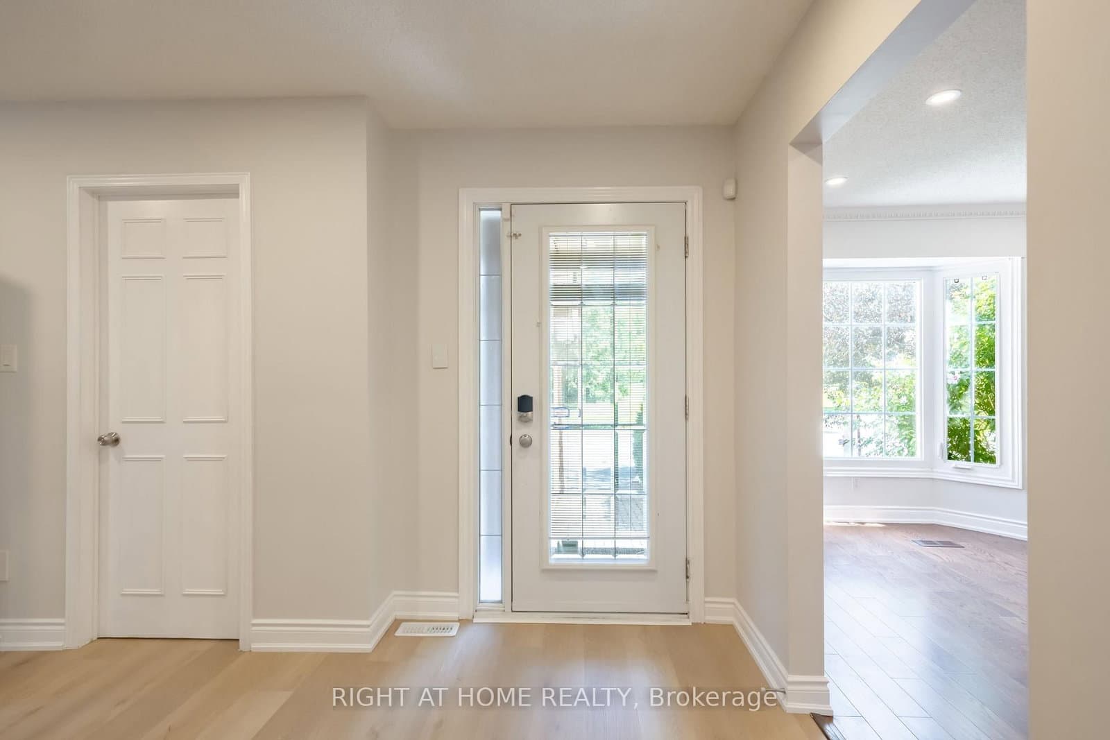 345 Mill Street S thumbnail 4