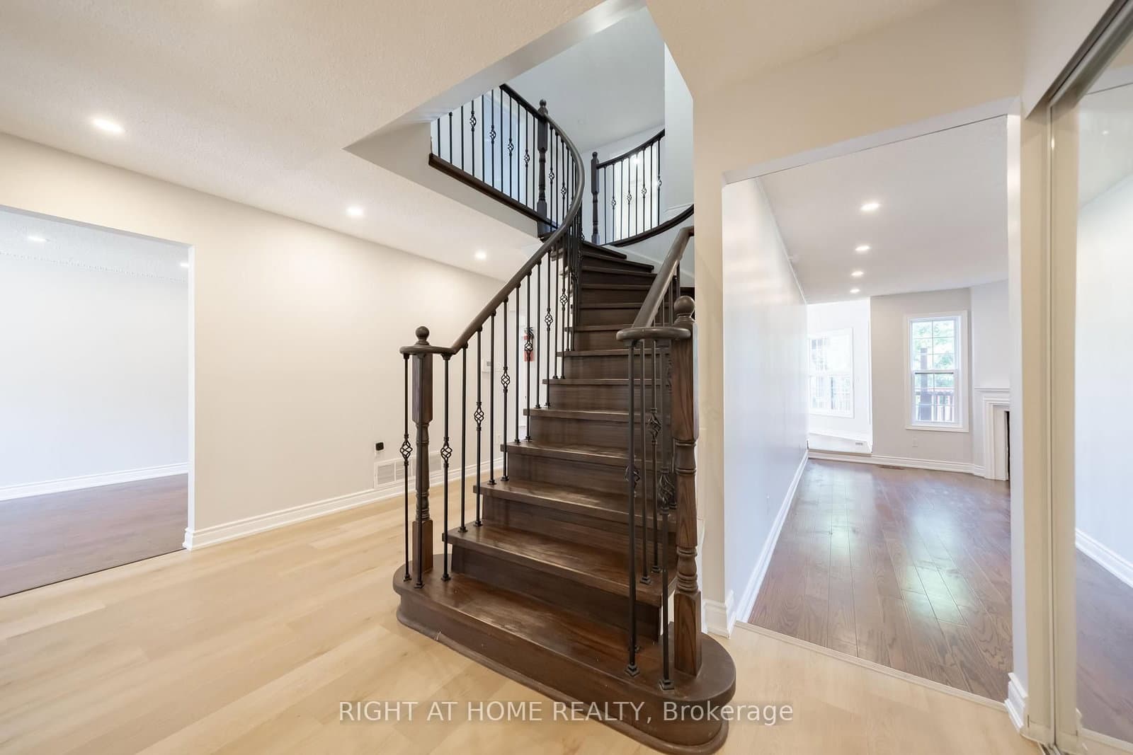 345 Mill Street S thumbnail 5