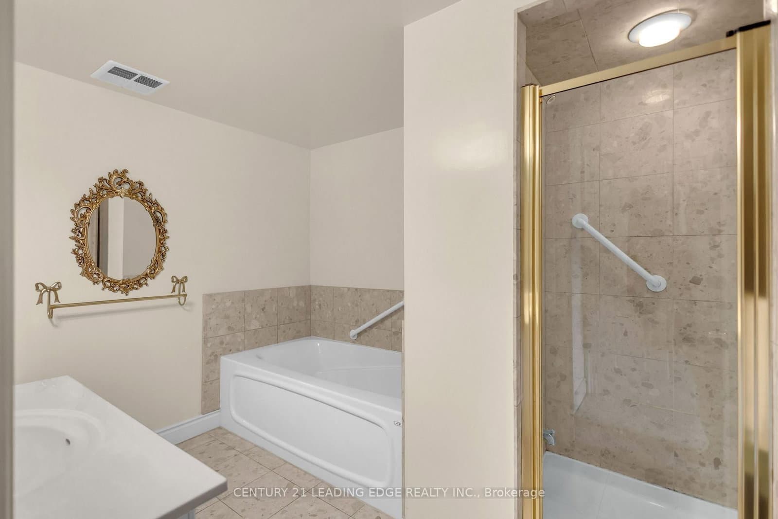 442 Maple Ave Avenue, Unit 403 thumbnail 17
