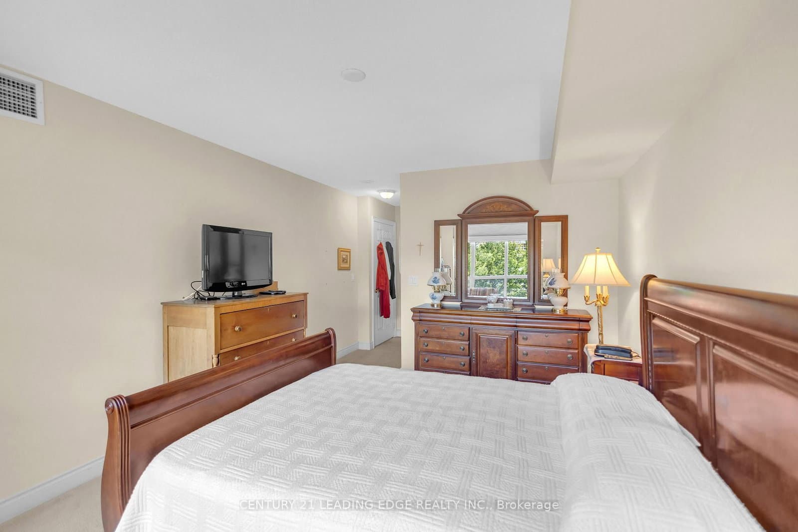 442 Maple Ave Avenue, Unit 403 thumbnail 19
