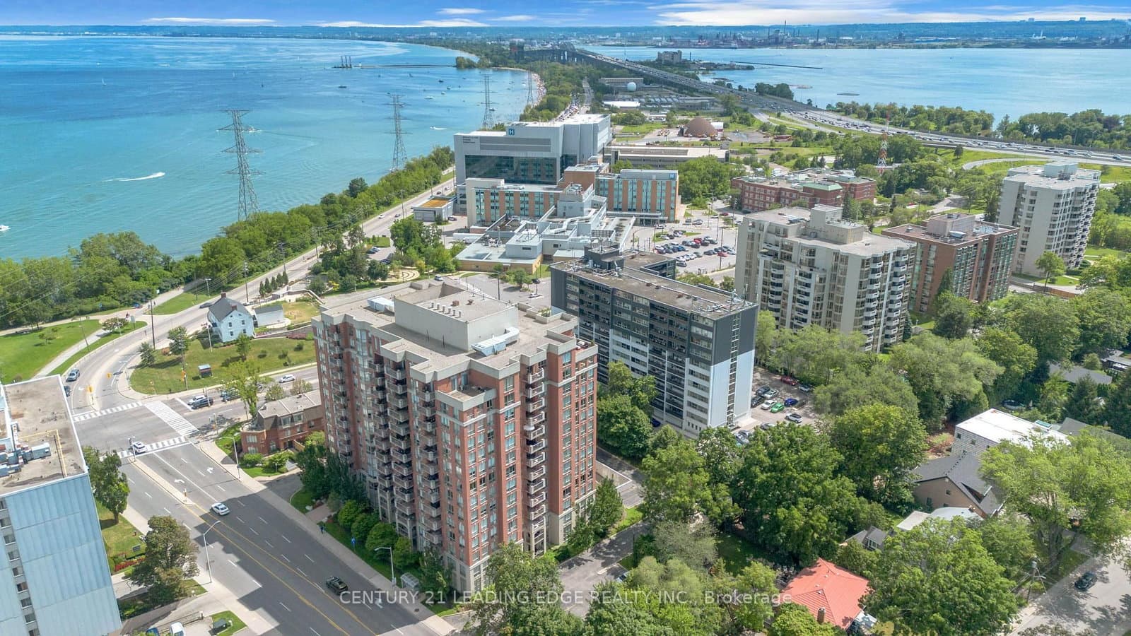 442 Maple Ave Avenue, Unit 403 thumbnail 2