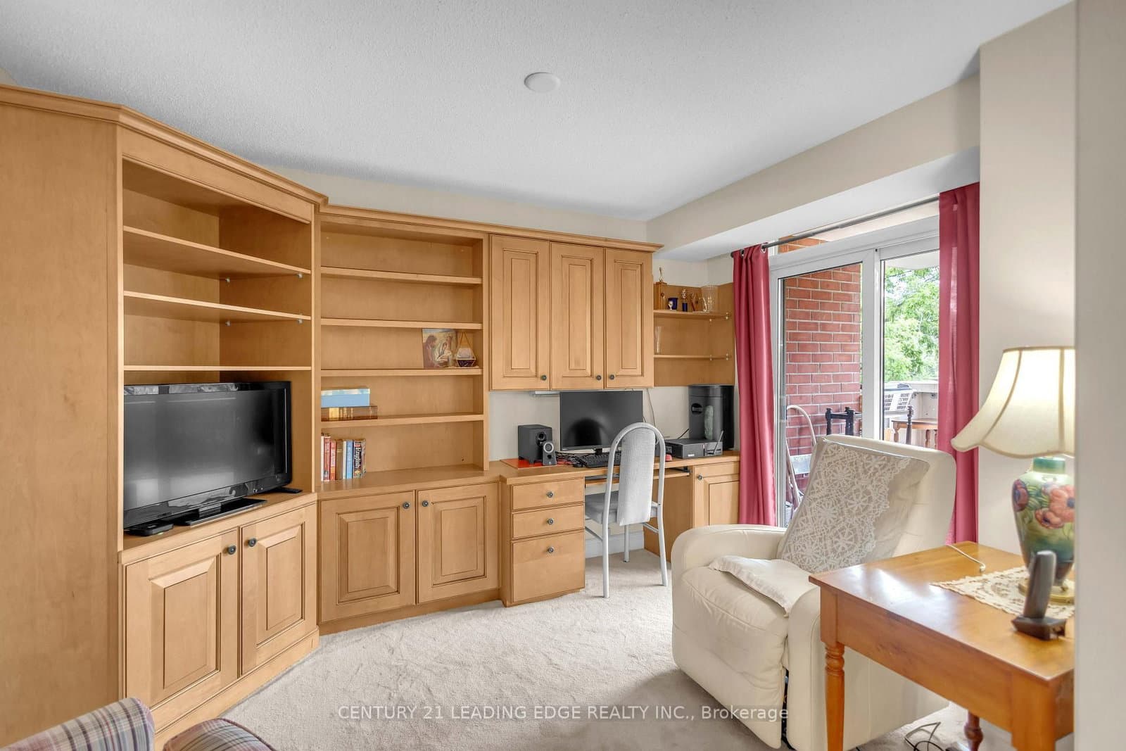 442 Maple Ave Avenue, Unit 403 thumbnail 23