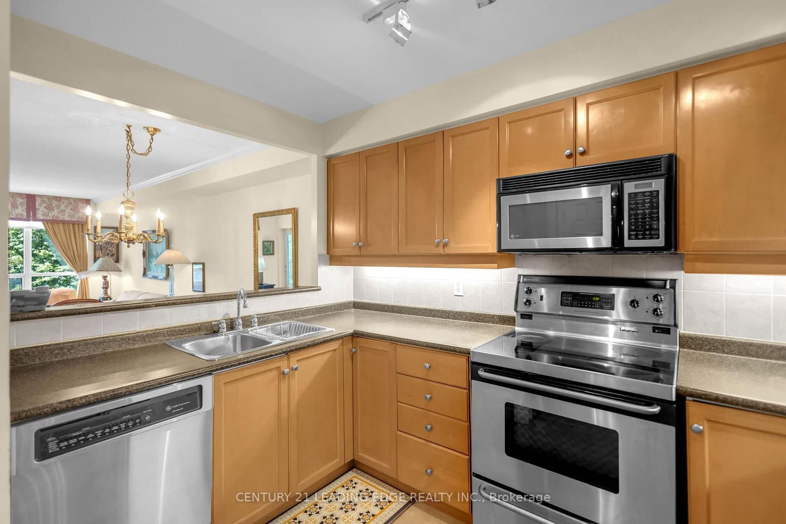 442 Maple Ave Avenue, Unit 403 thumbnail 28