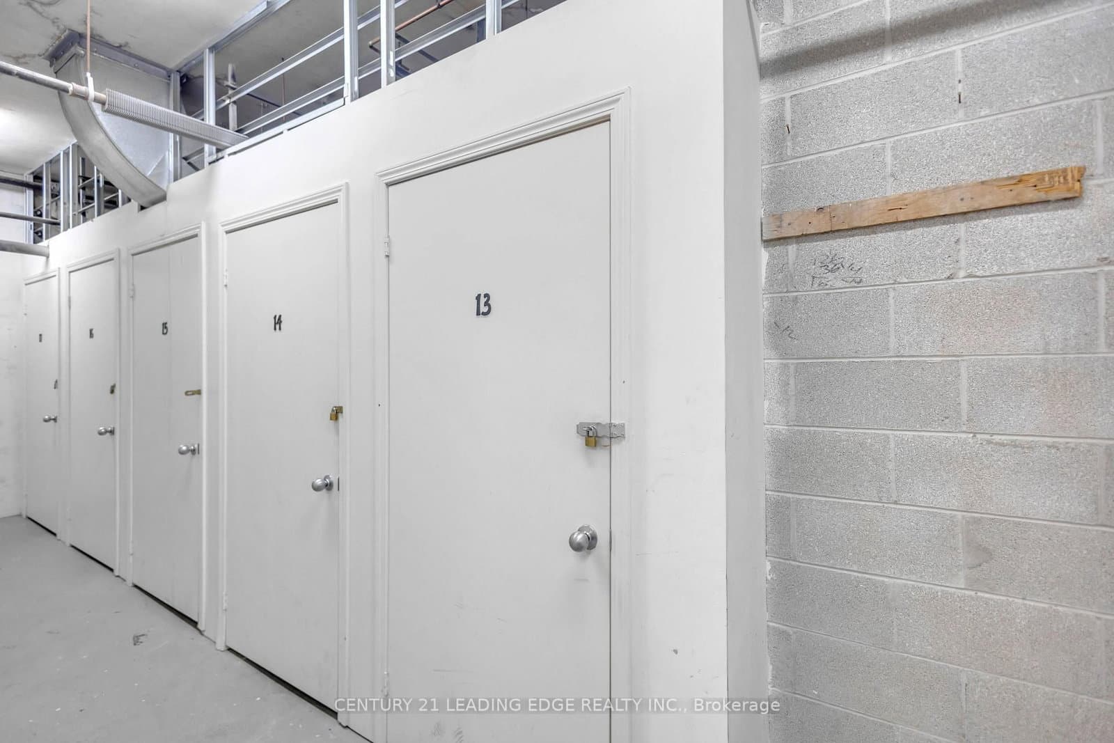 442 Maple Ave Avenue, Unit 403 thumbnail 9