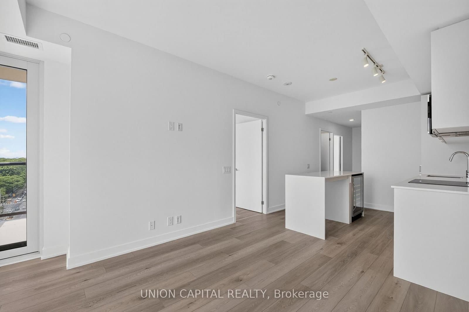 1660 Bloor Street W, Unit 910 thumbnail 12