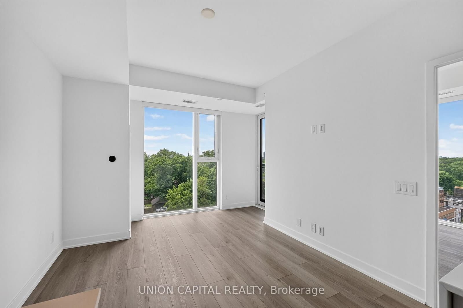 1660 Bloor Street W, Unit 910 thumbnail 13