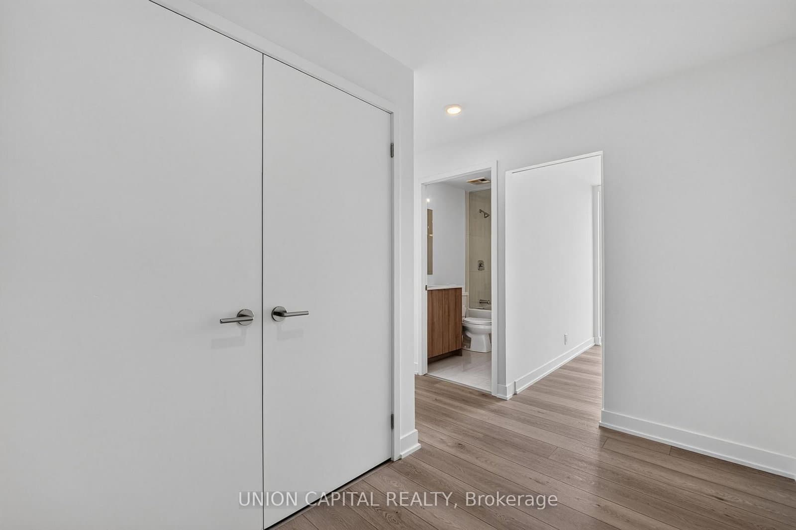 1660 Bloor Street W, Unit 910 thumbnail 3