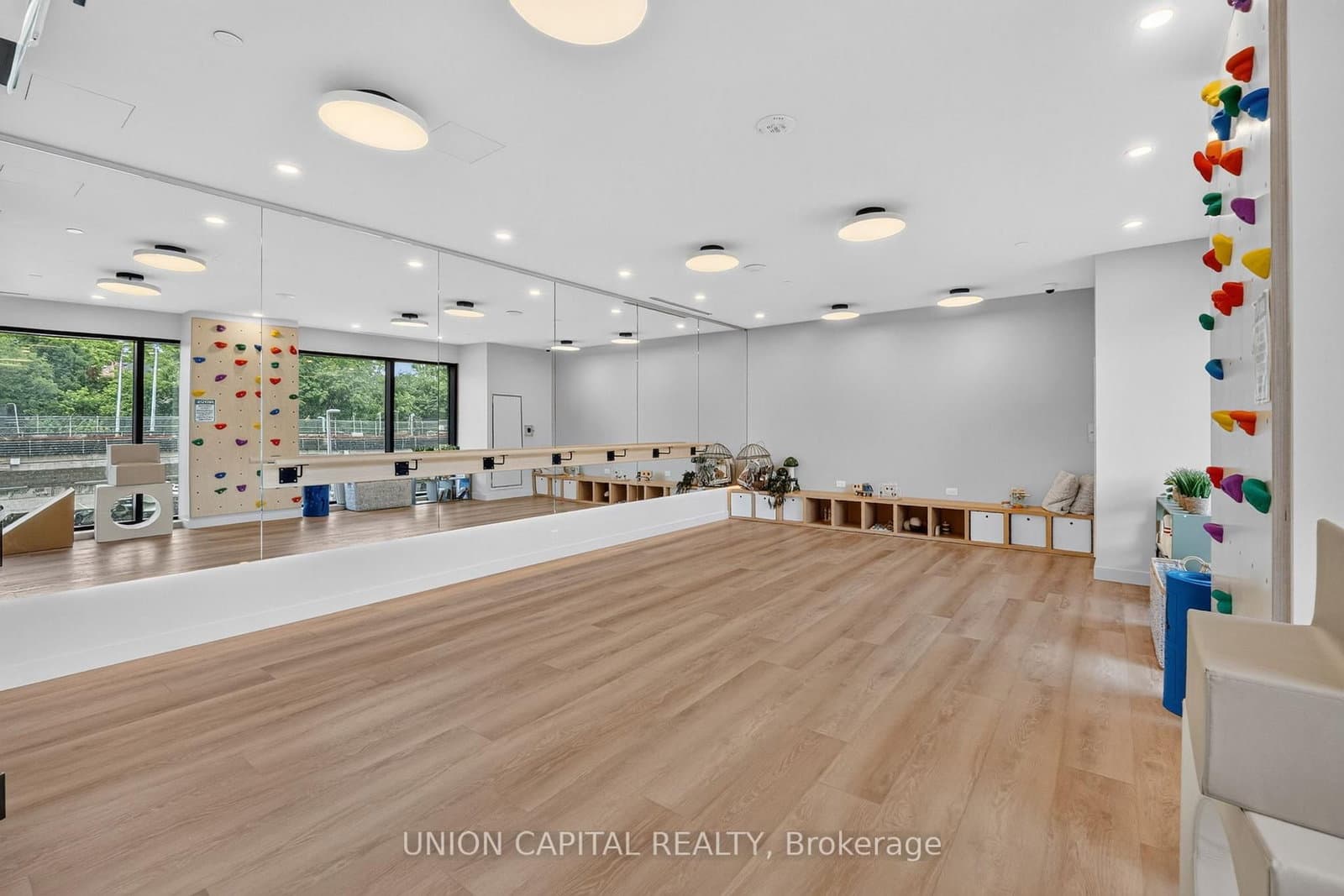 1660 Bloor Street W, Unit 910 thumbnail 32