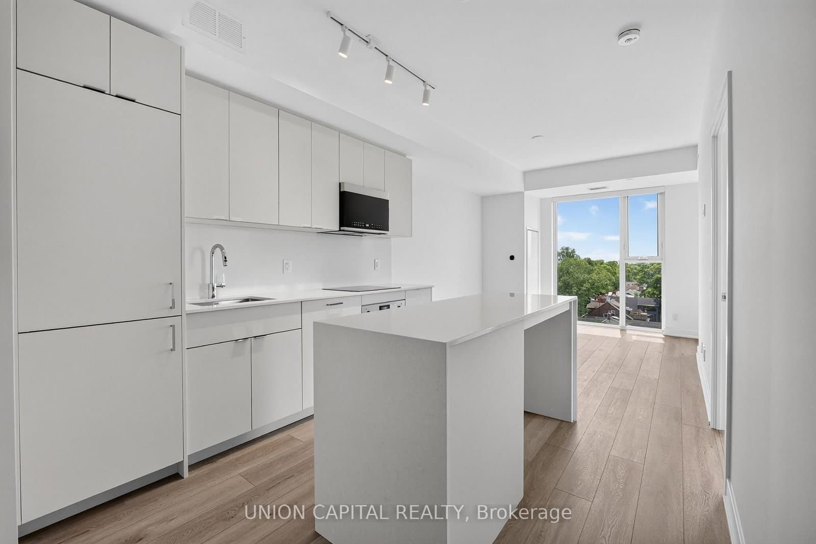 1660 Bloor Street W, Unit 910 thumbnail 5