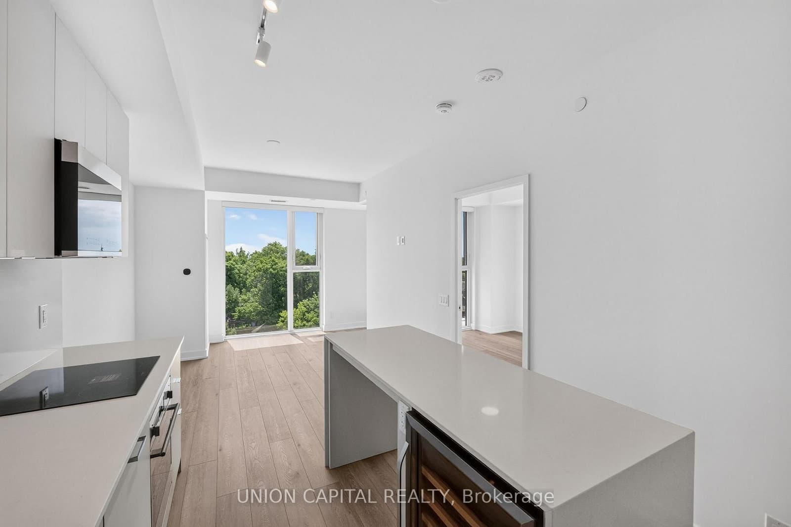 1660 Bloor Street W, Unit 910 thumbnail 9
