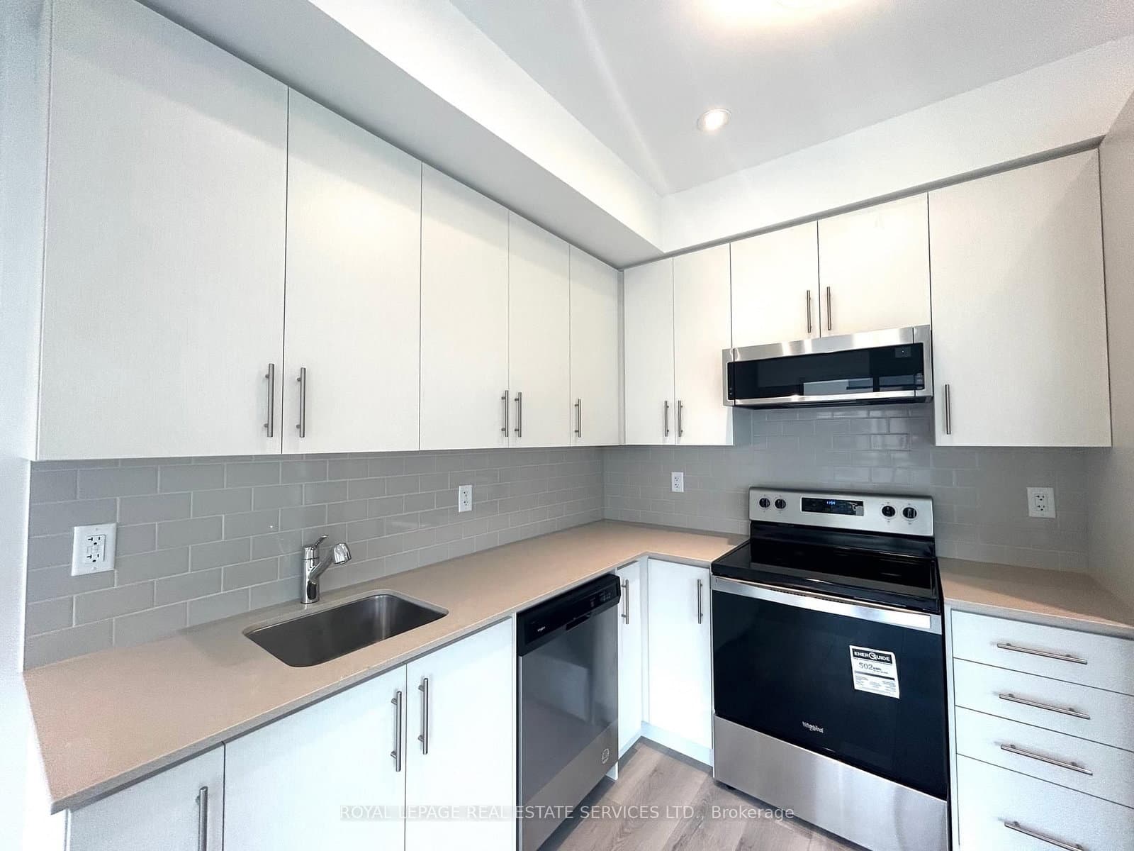 3405 Ridgeway Drive E, Unit 18 thumbnail 2