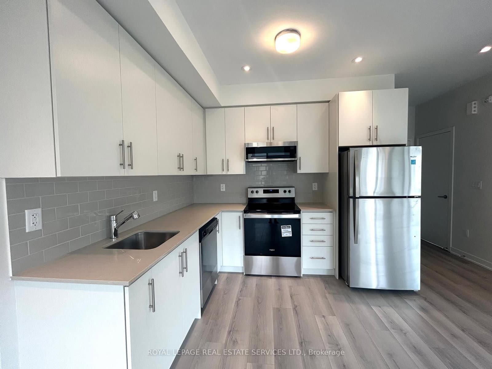 3405 Ridgeway Drive E, Unit 18 thumbnail 3