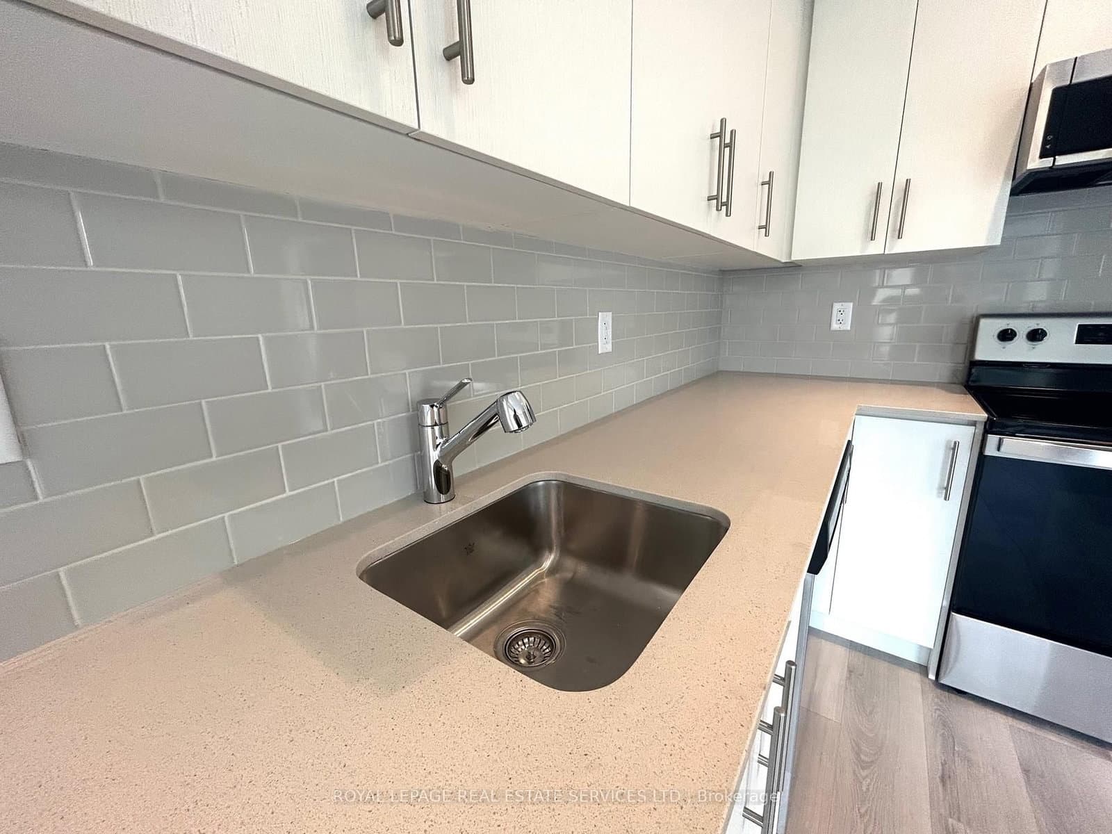 3405 Ridgeway Drive E, Unit 18 thumbnail 4