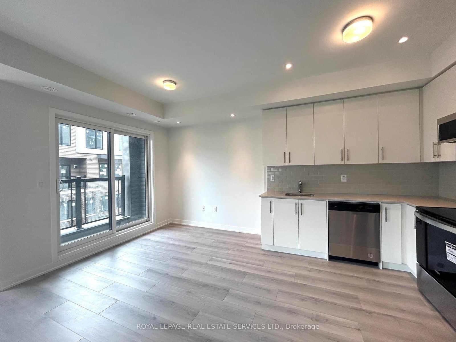 3405 Ridgeway Drive E, Unit 18 thumbnail 8