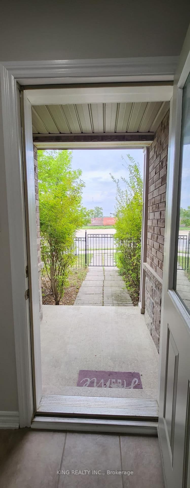 86 Magdalene Crescent S - Image 1