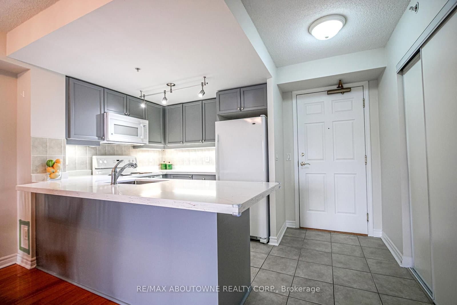 350 Princess Royal Drive, Unit 1002 thumbnail 13