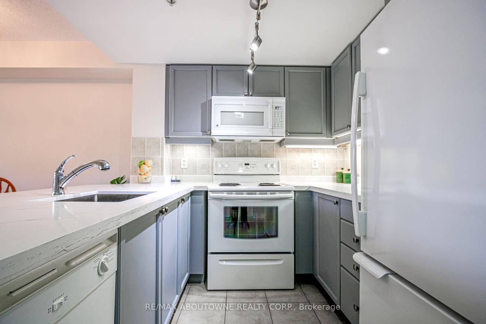 350 Princess Royal Drive, Unit 1002 thumbnail 14