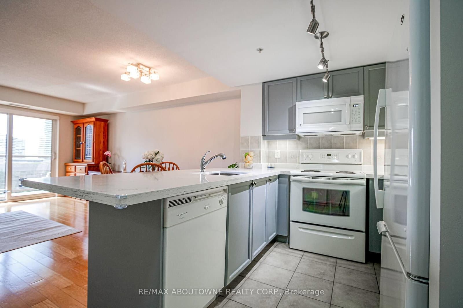 350 Princess Royal Drive, Unit 1002 thumbnail 15