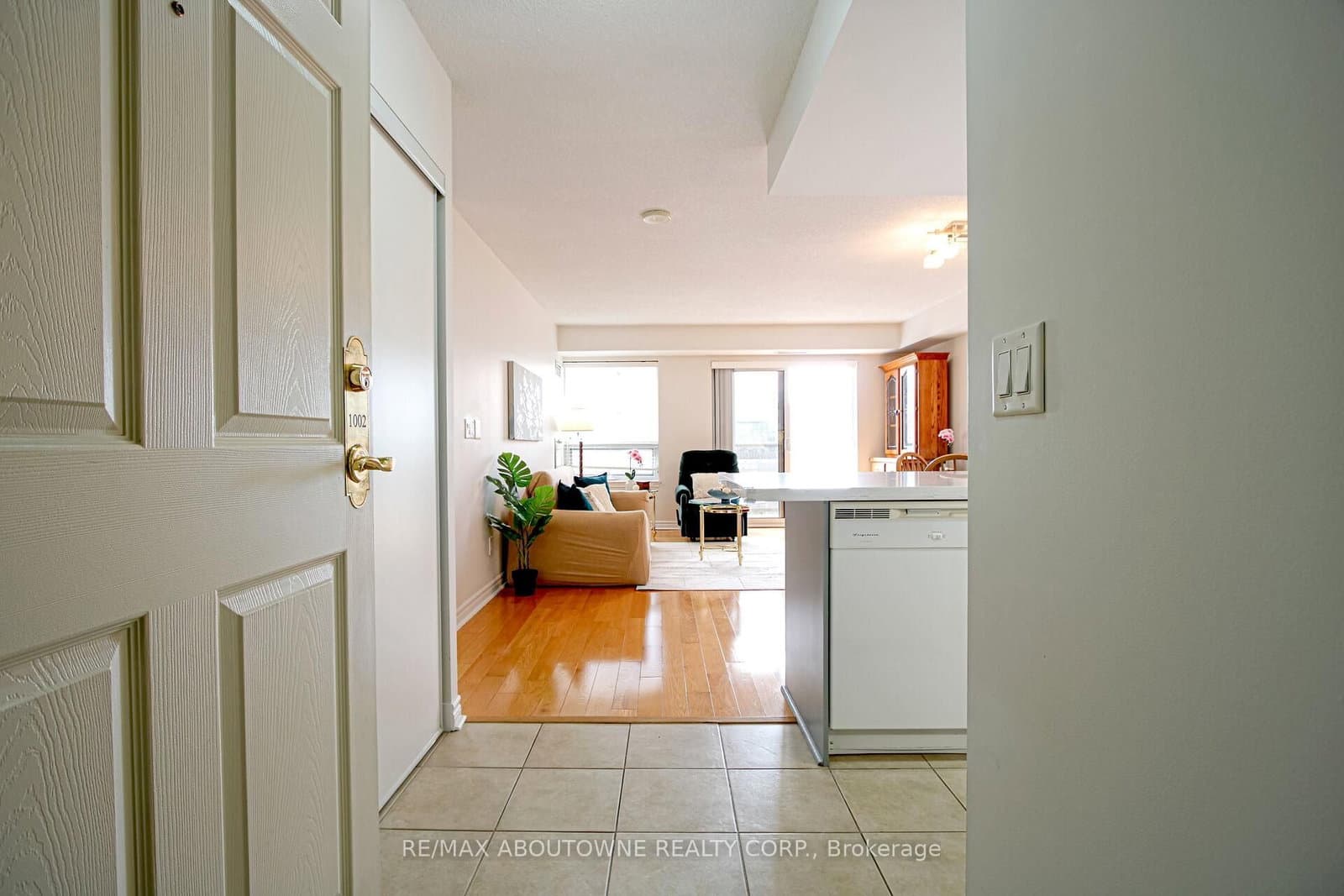 350 Princess Royal Drive, Unit 1002 thumbnail 3