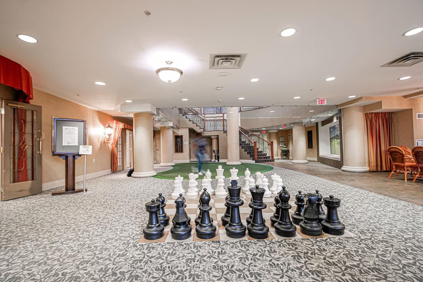 350 Princess Royal Drive, Unit 1002 thumbnail 31