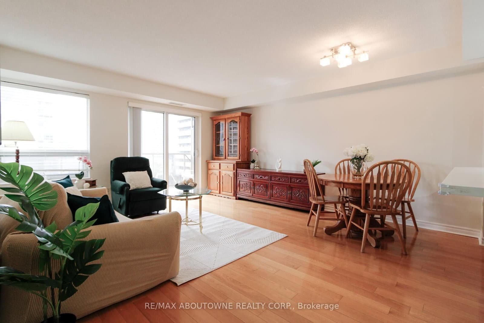 350 Princess Royal Drive, Unit 1002 thumbnail 4