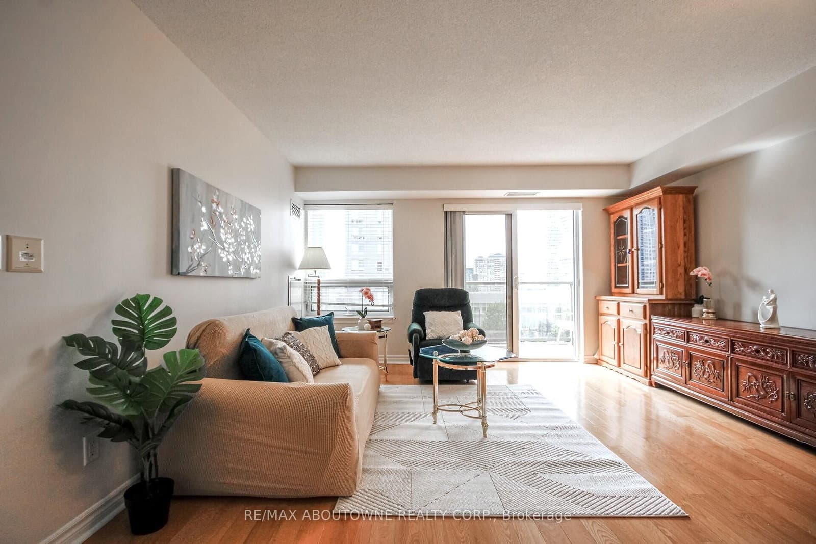 350 Princess Royal Drive, Unit 1002 thumbnail 6