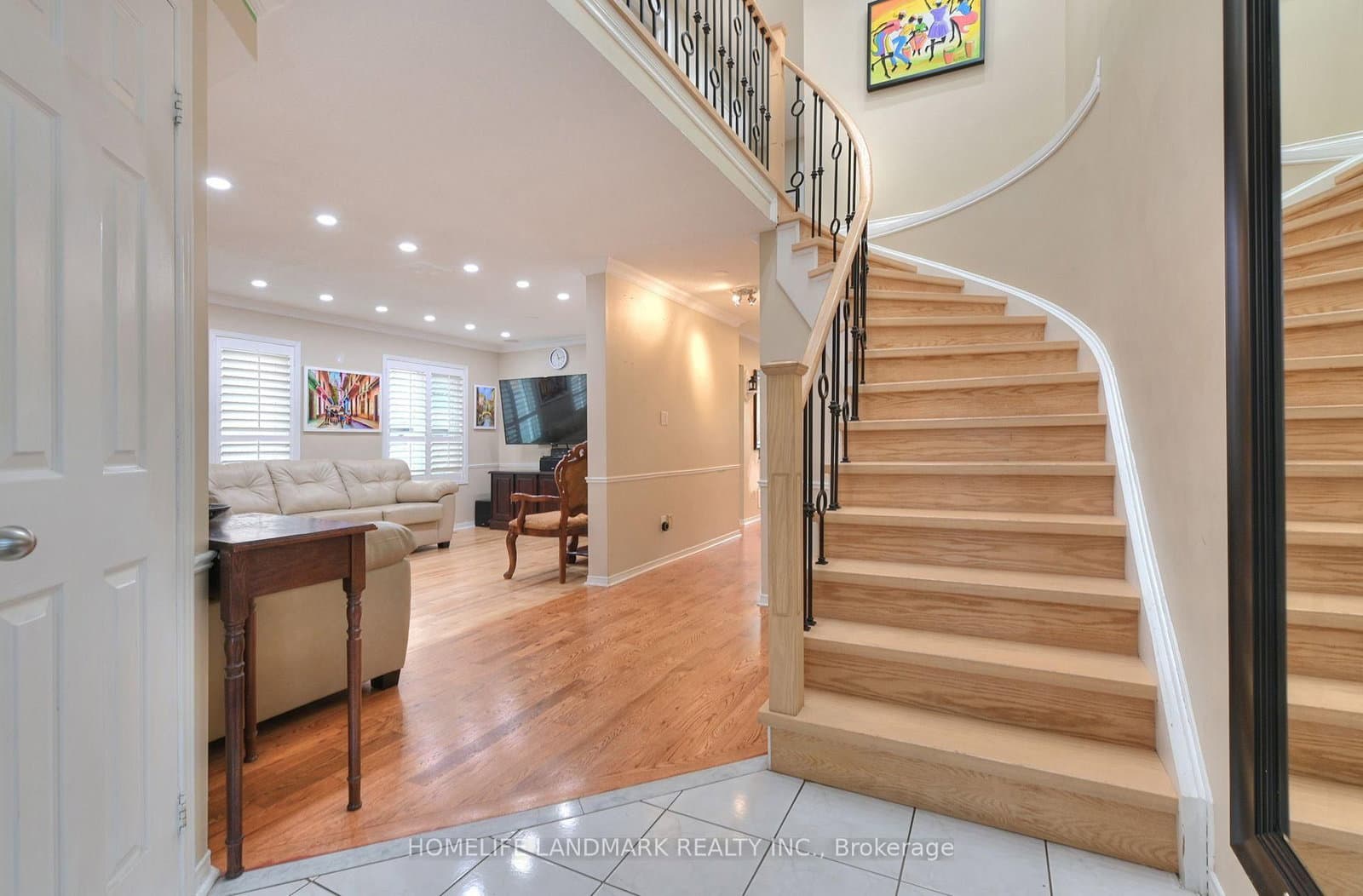 132 Muirland Crescent thumbnail 3