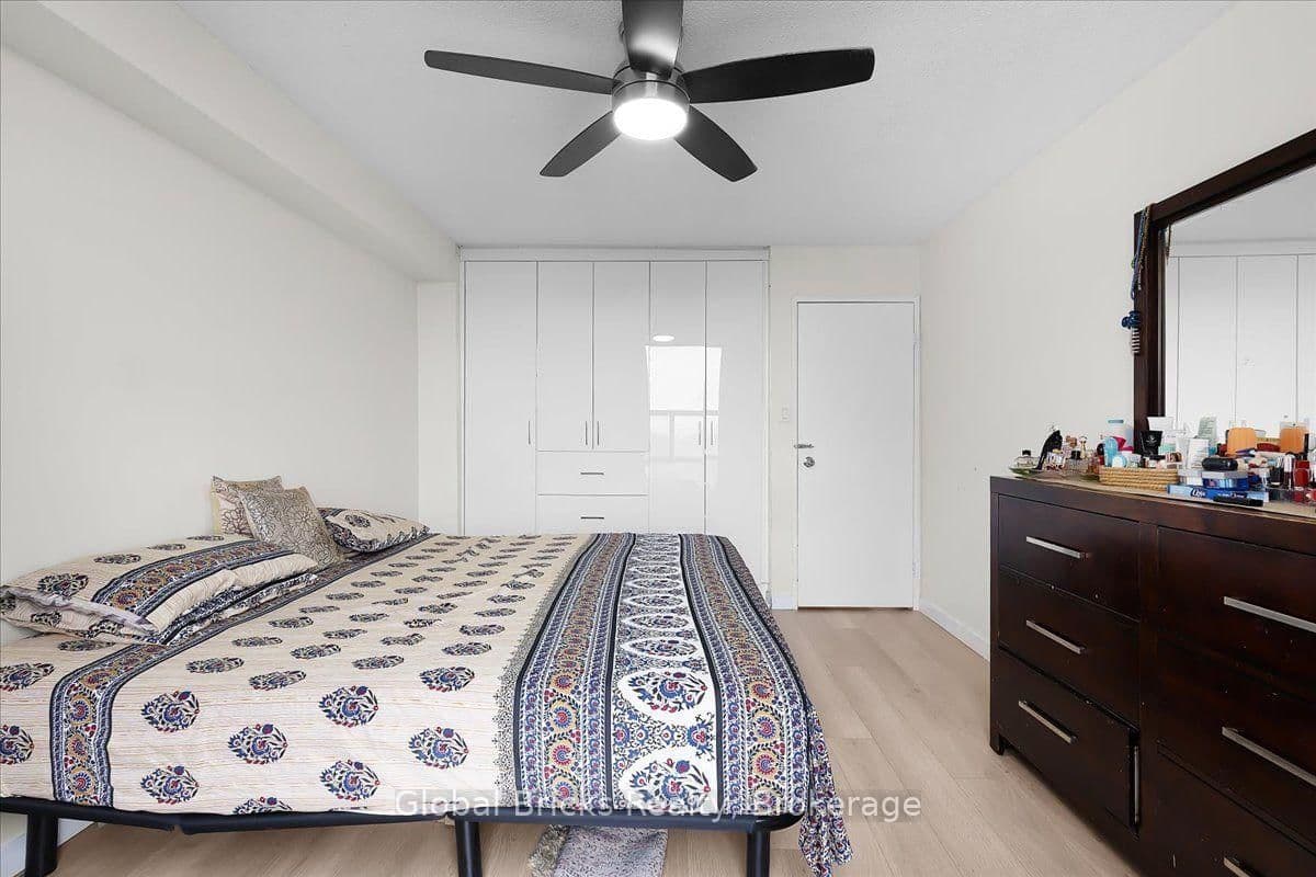 17 Knightsbridge Road, Unit 1103 thumbnail 17