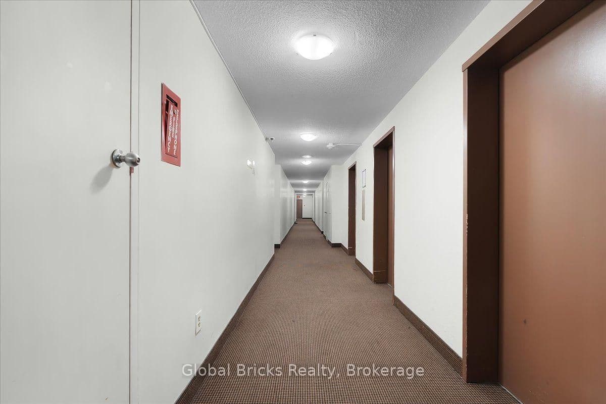 17 Knightsbridge Road, Unit 1103 thumbnail 4