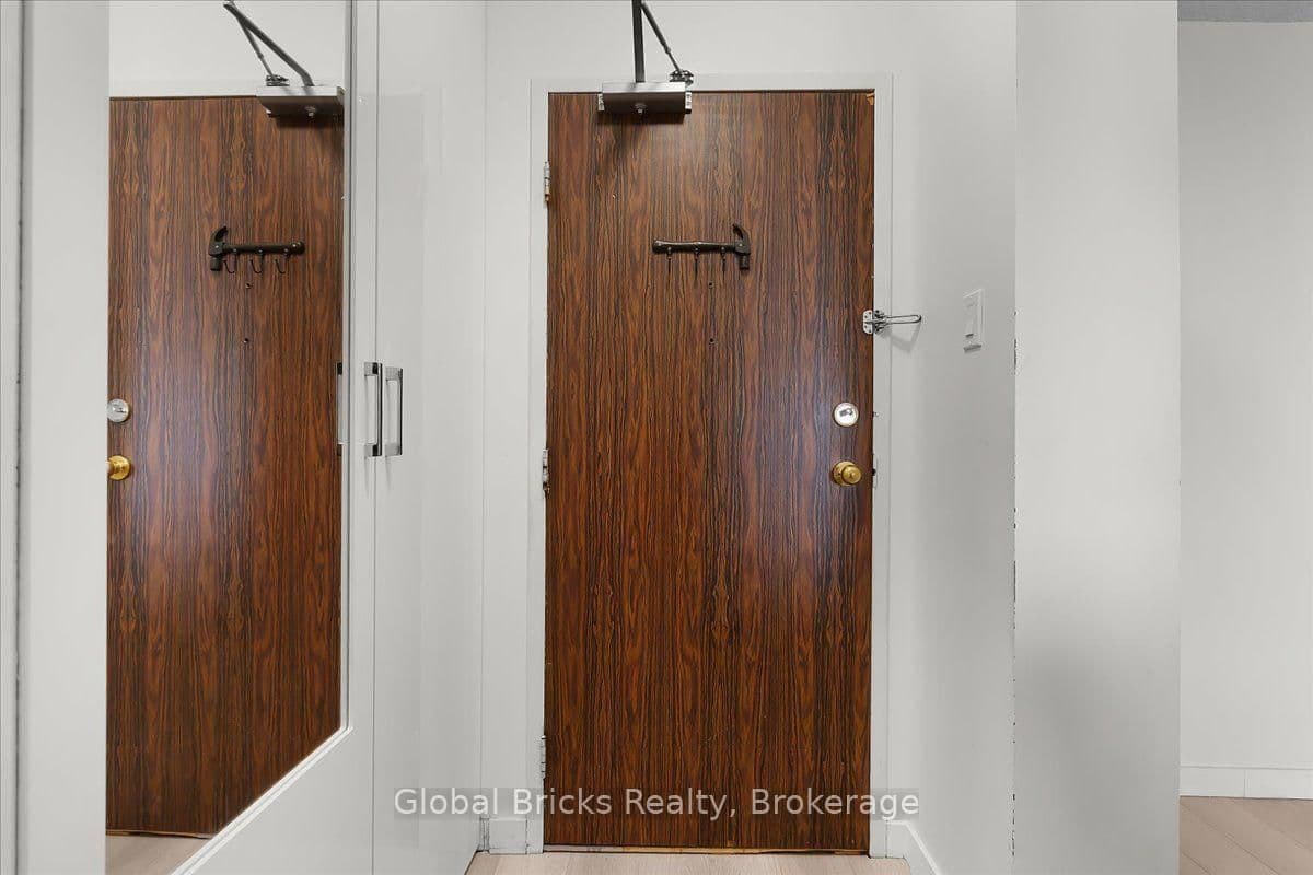 17 Knightsbridge Road, Unit 1103 thumbnail 6