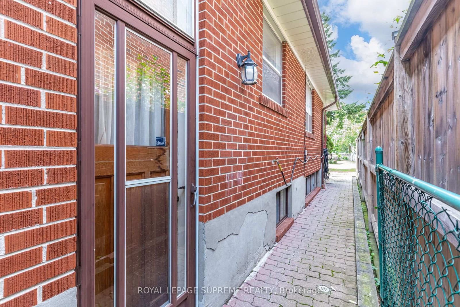 5 Paramount Court, Unit Bsmt thumbnail 3