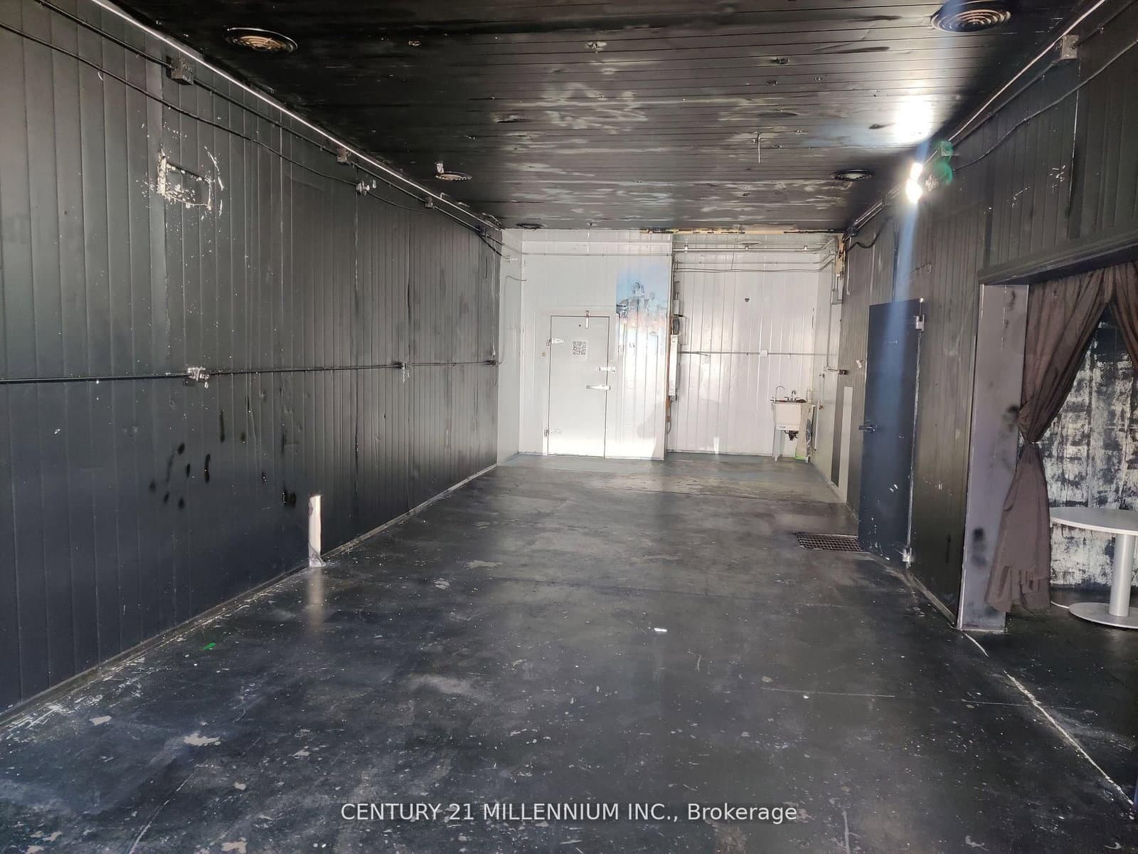 1 Steinway Boulevard, Unit 13 thumbnail 2