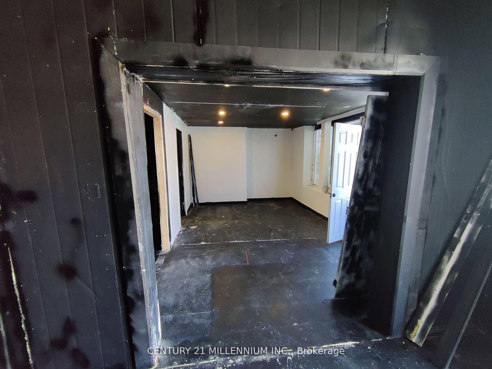 1 Steinway Boulevard, Unit 13 thumbnail 3