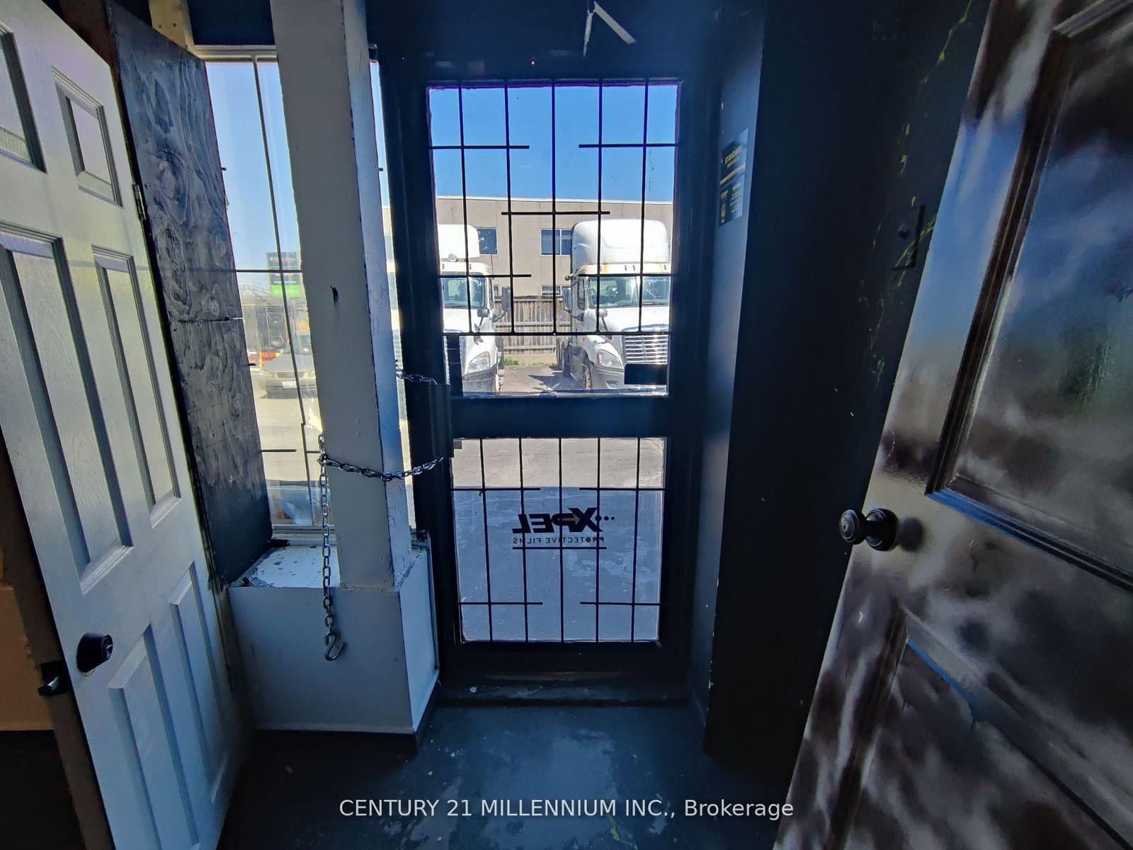 1 Steinway Boulevard, Unit 13 thumbnail 9