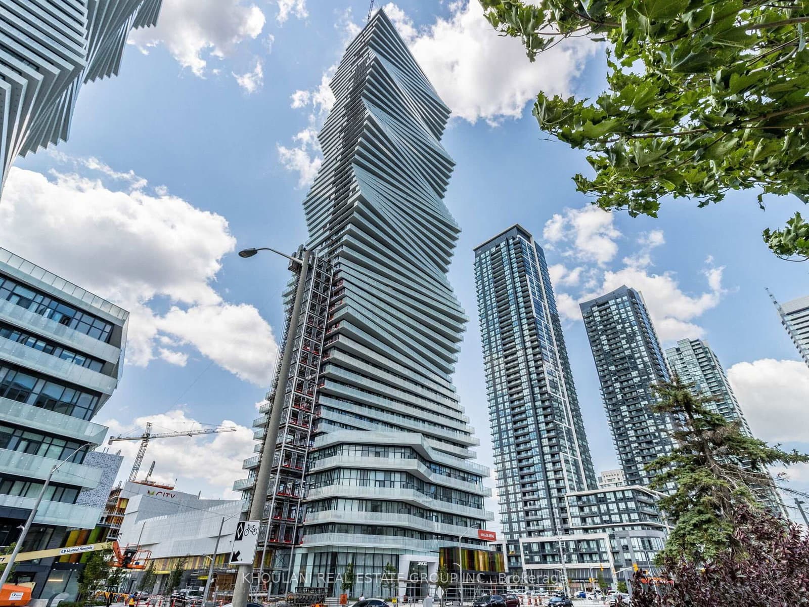 #2212 - 3900 Confederation Parkway