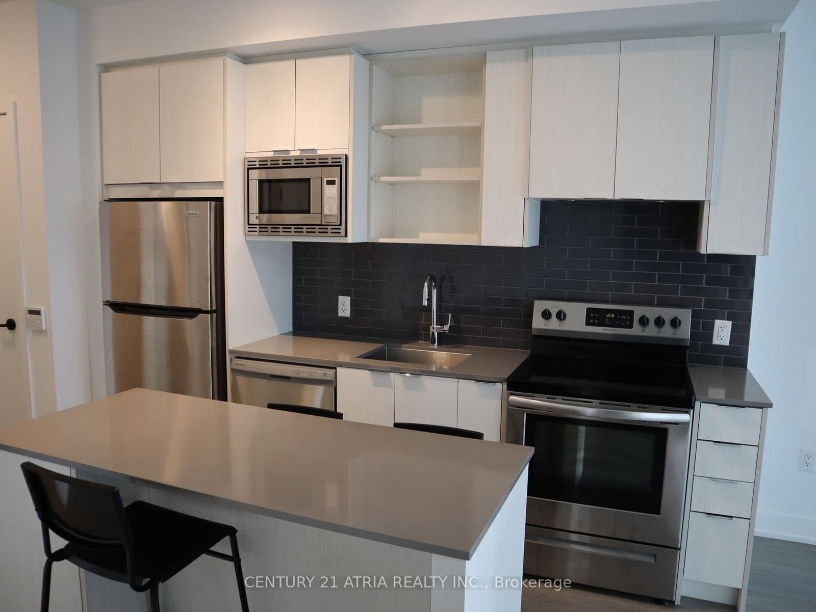 60 George Butchart Drive, Unit 210 thumbnail 3