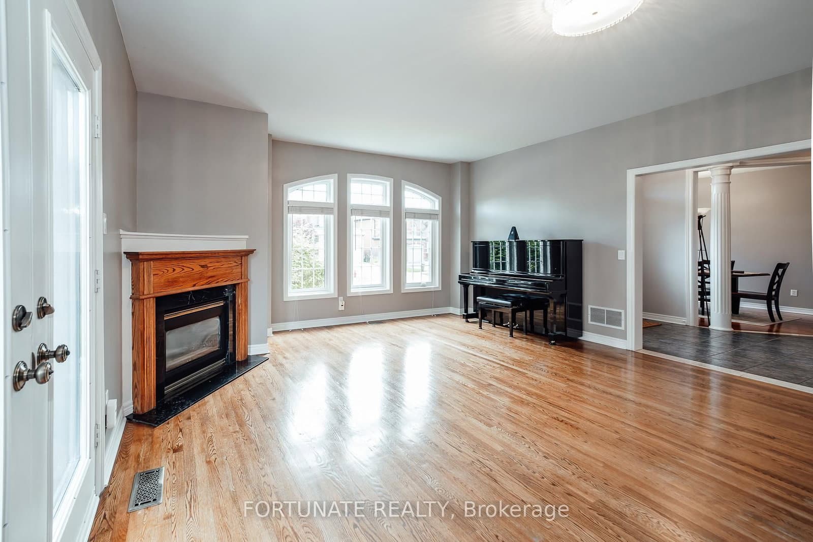 2071 Pinevalley Crescent thumbnail 11