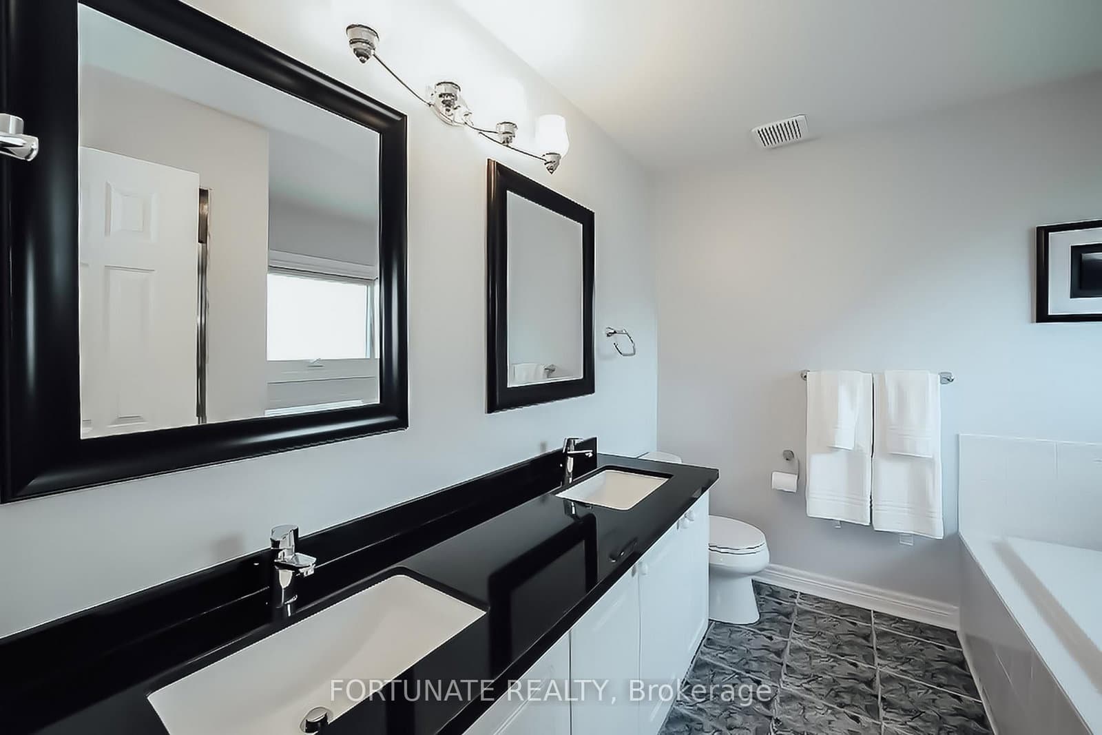 2071 Pinevalley Crescent thumbnail 14