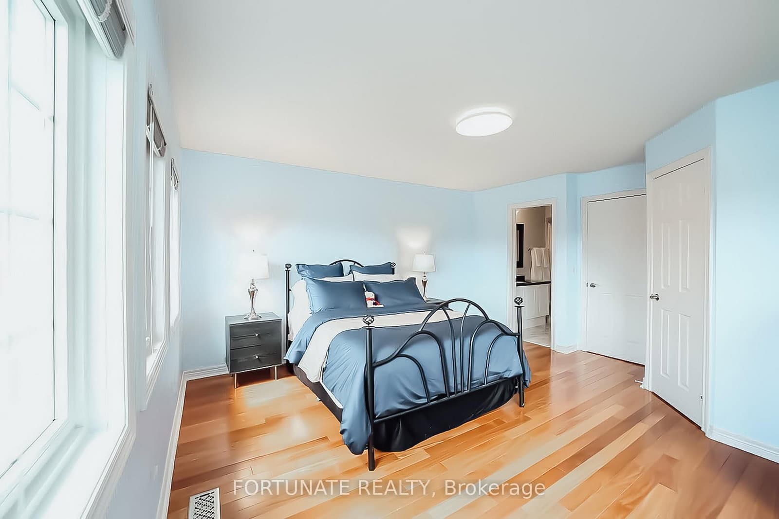 2071 Pinevalley Crescent thumbnail 16