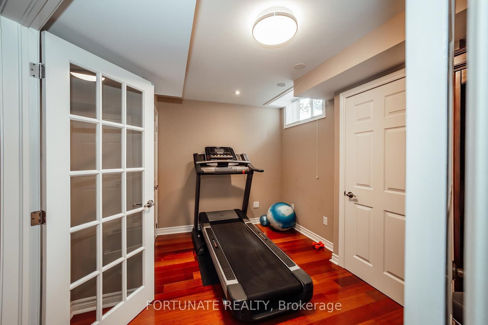 2071 Pinevalley Crescent thumbnail 18