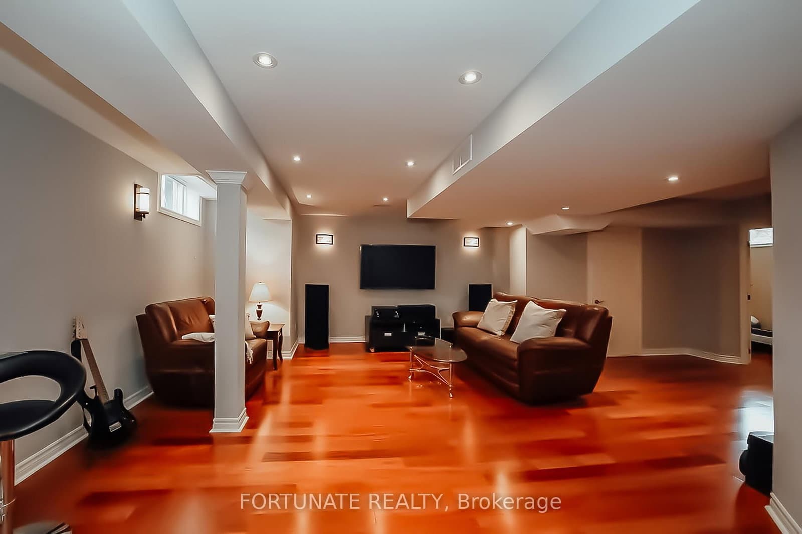 2071 Pinevalley Crescent thumbnail 19