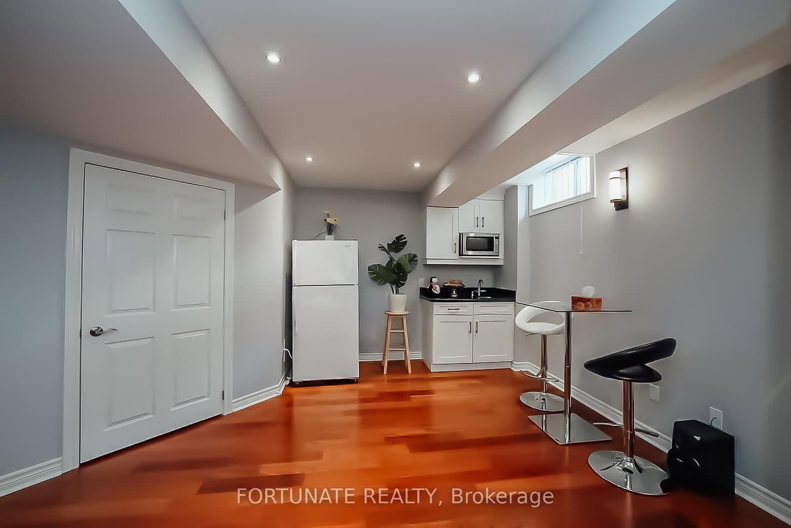 2071 Pinevalley Crescent thumbnail 20