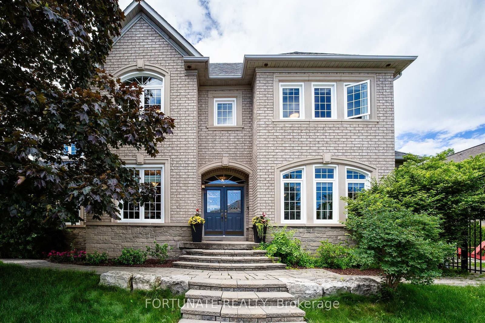 2071 Pinevalley Crescent thumbnail 3