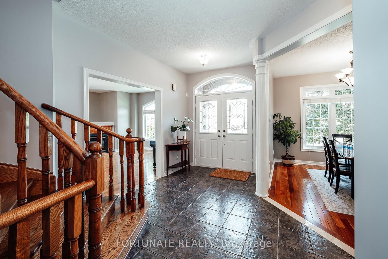 2071 Pinevalley Crescent thumbnail 5